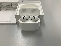 Apple - airpods 4 with charging case - mxp63zm/a - afbeelding 2 van  3
