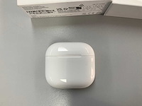 Apple - airpods 4 with charging case - mxp63zm/a - afbeelding 2 van  3