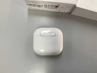 Apple - airpods 4 with charging case - mxp63zm/a - afbeelding 3 van  3