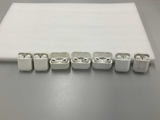 Apple - airpods pro 1, airpods 1, airpods 2 with charging case (13x) - afbeelding 1 van  2