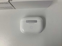 Apple - airpods pro (2nd generation) with magsafe charging case(usb-c) - mtjv3zm/a - afbeelding 2 van  3