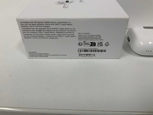 Apple - airpods pro (2nd generation) with magsafe charging case(usb-c) - mtjv3zm/a - afbeelding 3 van  3