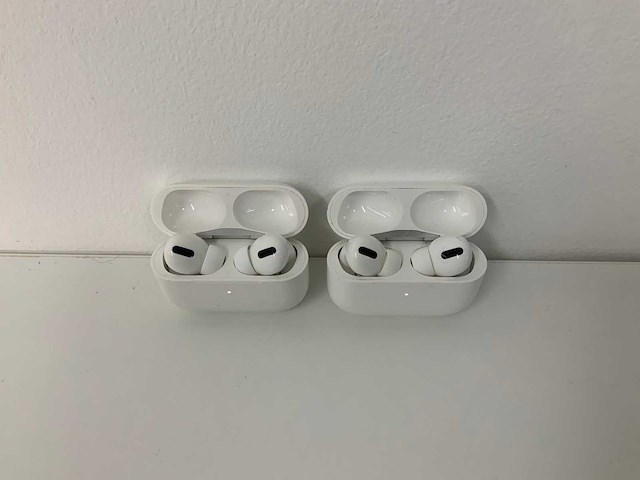 Apple - airpods pro with charging case - mwp22am/a (2x) - afbeelding 1 van  2