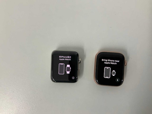 Apple - apple watch series 4 44mm gps aluminium case + apple watch series 2 42mm gps stainless steel case (2x) - afbeelding 1 van  3