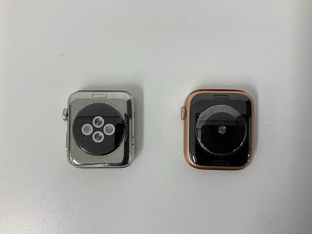 Apple - apple watch series 4 44mm gps aluminium case + apple watch series 2 42mm gps stainless steel case (2x) - afbeelding 3 van  3
