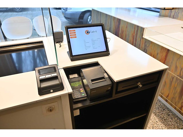 Apple - cash-it ipad pro 13-inch tablet touchscreen kassa-systeem met epson bonnenprinter, safescan en yomani pin-terminal - afbeelding 1 van  11