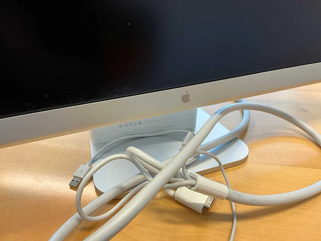 Apple - cinema hd display - monitor - afbeelding 1 van  5