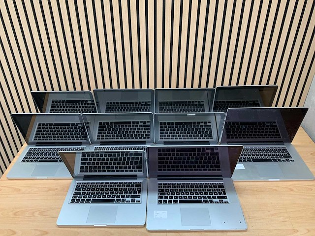 Apple - diverse macbooks - laptop (10x) - afbeelding 1 van  3