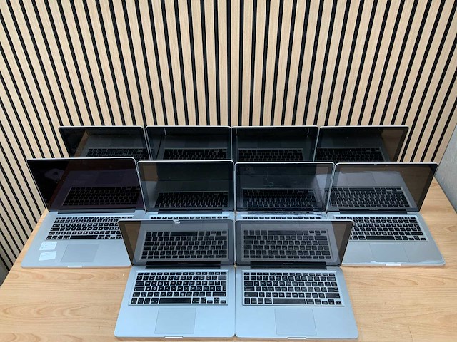 Apple - diverse macbooks - laptops (10x) - afbeelding 1 van  2