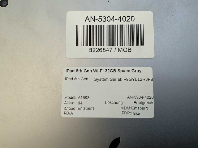 Apple - ipad - 6th gen - 32 gb wi-fi space gray - afbeelding 3 van  3