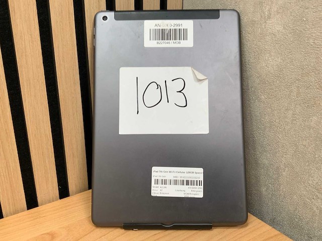 Apple - ipad - 7th gen - 128 gb wi-fi + cellular space gray - afbeelding 2 van  3