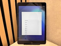 Apple - ipad - 8th gen - 32 gb wi-fi space gray - afbeelding 1 van  4