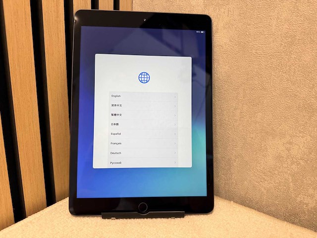 Apple - ipad - 8th gen - 32 gb wi-fi space gray - afbeelding 1 van  4