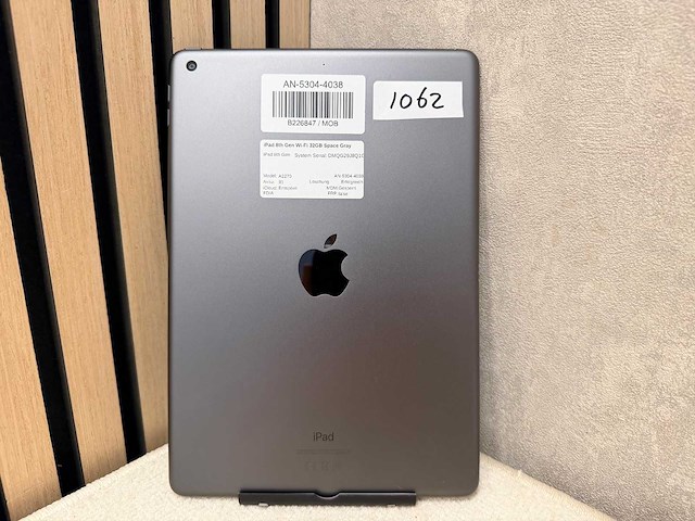 Apple - ipad - 8th gen - 32 gb wi-fi space gray - afbeelding 2 van  4
