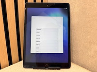 Apple - ipad - 8th gen - 32 gb wi-fi space gray - afbeelding 1 van  6