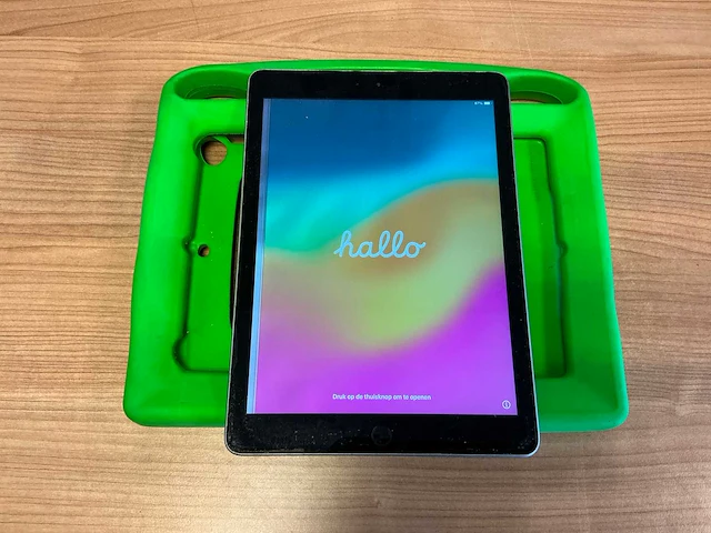 Apple - ipad (6th gen, 32gb) - tablet - afbeelding 1 van  4