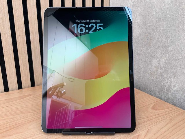 Apple - ipad pro - 2th gen - 256 gb wi-fi + cellular space gray - afbeelding 1 van  2