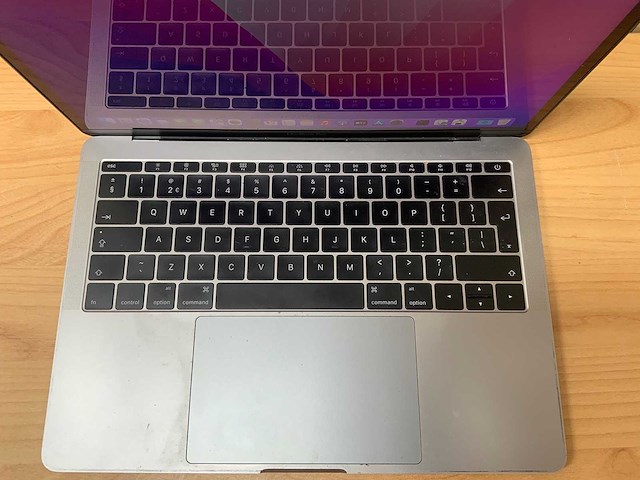 Apple - macbook pro - i5 / 8gb / 256gb / 13,3'' laptop - afbeelding 2 van  5