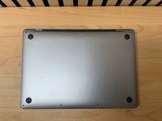 Apple - macbook pro - i5 / 8gb / 256gb / 13,3'' laptop - afbeelding 4 van  5