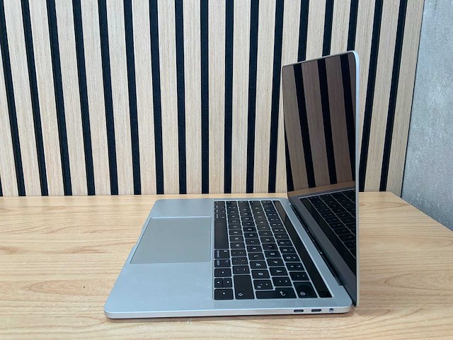 Apple - macbook pro - i5 / 8gb / 512gb / 13,3'' laptop - afbeelding 3 van  7