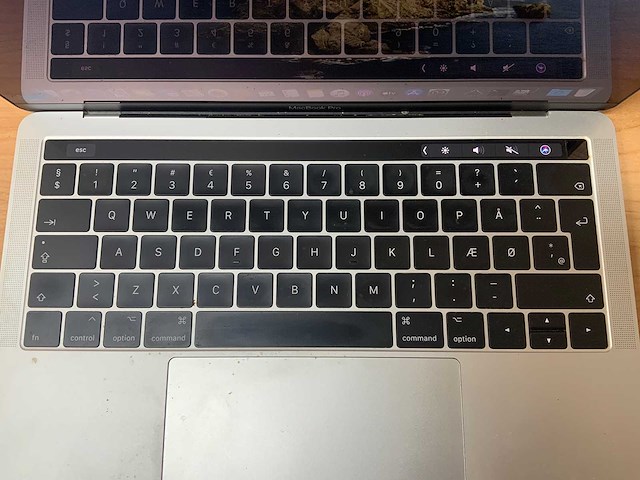 Apple - macbook pro - i5 / 8gb / 512gb / 13,3'' laptop - afbeelding 5 van  7