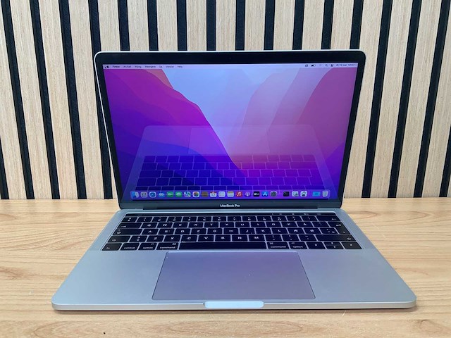 Apple - macbook pro - i5 / 8gb / 512gb / 13,3'' laptop - afbeelding 1 van  3