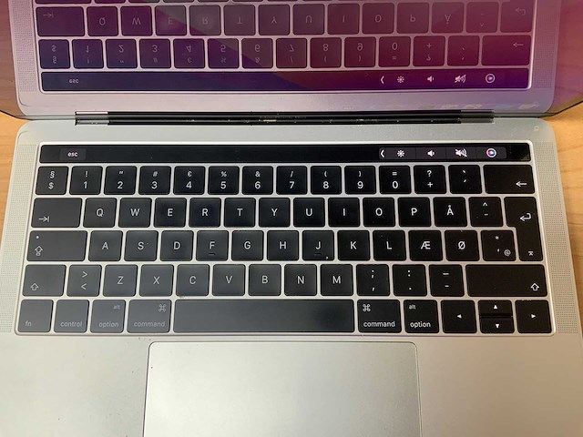 Apple - macbook pro - i5 / 8gb / 512gb / 13,3'' laptop - afbeelding 3 van  3
