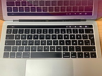Apple - macbook pro - i5 / 8gb / 512gb / 13,3'' laptop - afbeelding 3 van  3