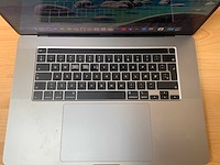 Apple - macbook pro - i7 / 16gb / 1000gb / 16'' laptop - afbeelding 3 van  5