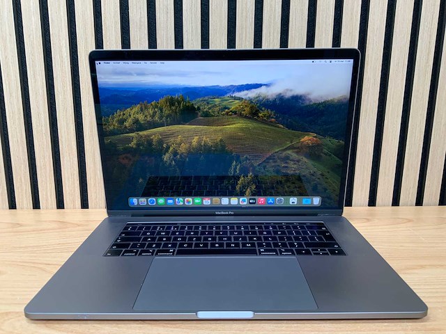 Apple - macbook pro - i7 / 16gb / 256gb / 15,4'' laptop - afbeelding 1 van  7