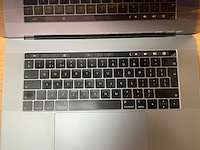 Apple - macbook pro - i7 / 16gb / 256gb / 15,4'' laptop - afbeelding 4 van  7