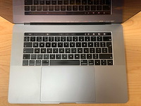 Apple - macbook pro - i7 / 16gb / 256gb / 15,4'' laptop - afbeelding 5 van  7