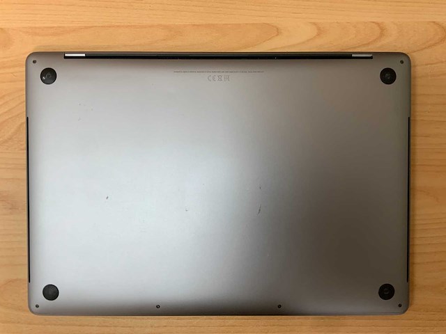 Apple - macbook pro - i7 / 16gb / 256gb / 15,4'' laptop - afbeelding 6 van  7