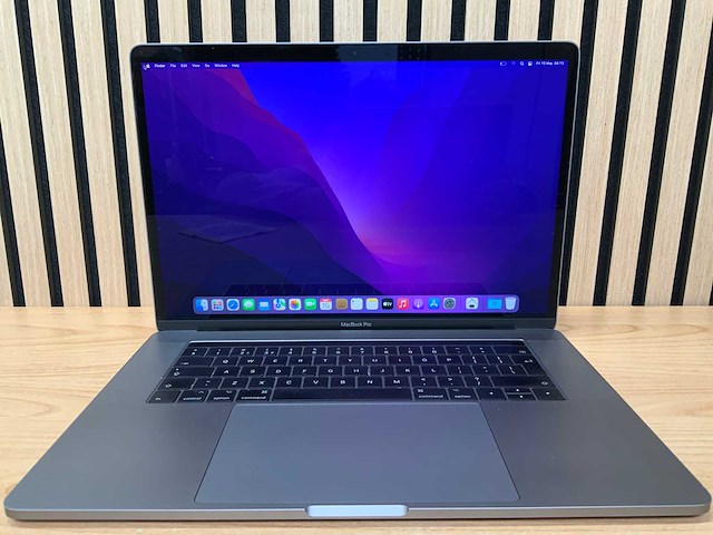 Apple - macbook pro - i7 / 16gb / 500gb / 15,4'' laptop - afbeelding 1 van  7
