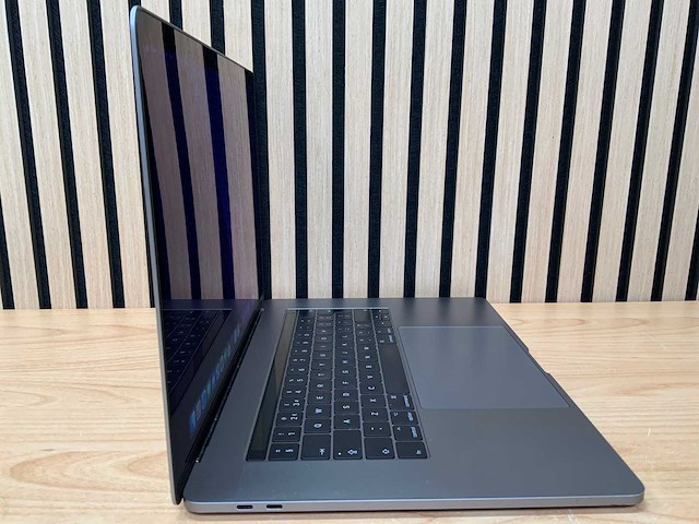 Apple - macbook pro - i7 / 16gb / 500gb / 15,4'' laptop - afbeelding 3 van  7