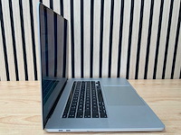 Apple - macbook pro - i7 / 16gb / 500gb / 16'' laptop - afbeelding 3 van  7