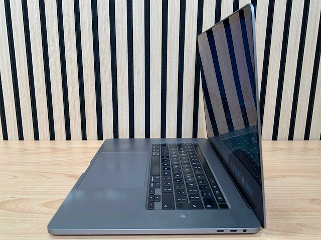 Apple - macbook pro - i7 / 16gb / 500gb / 16'' laptop - afbeelding 2 van  7