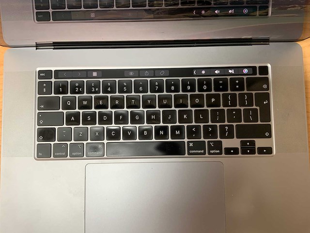 Apple - macbook pro - i7 / 16gb / 500gb / 16'' laptop - afbeelding 4 van  7