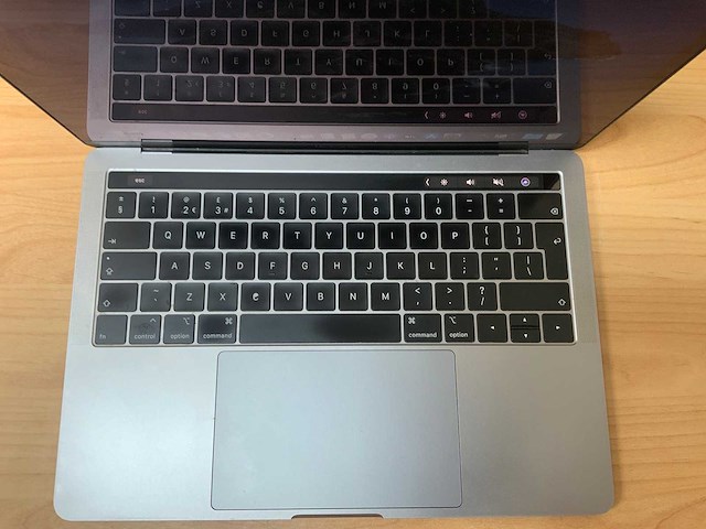 Apple - macbook pro - i7 / 16gb / 512gb / 13,3'' laptop - afbeelding 4 van  7