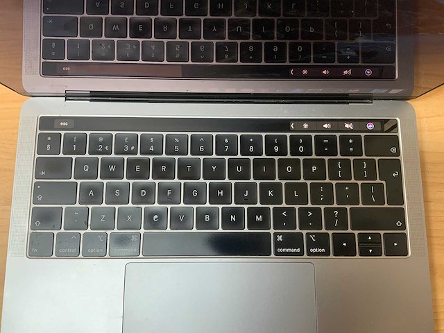 Apple - macbook pro - i7 / 16gb / 512gb / 13,3'' laptop - afbeelding 5 van  7