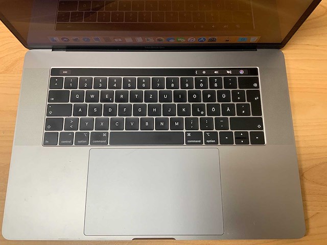 Apple - macbook pro - i7 / 16gb / 512gb / 15,4'' laptop - afbeelding 4 van  7
