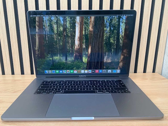 Apple - macbook pro - i7 / 16gb / 512gb / 15,4'' laptop - afbeelding 1 van  7