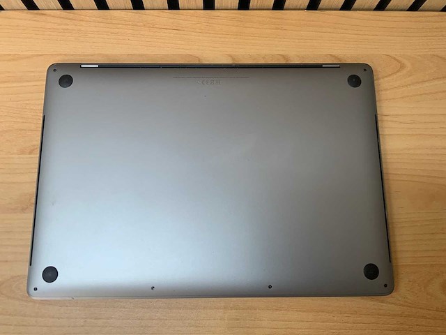 Apple - macbook pro - i7 / 16gb / 512gb / 15,4'' laptop - afbeelding 6 van  7