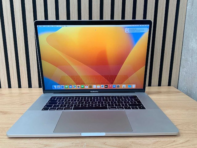 Apple - macbook pro - i7 / 16gb / 512gb / 15,4'' laptop - afbeelding 1 van  5