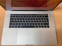 Apple - macbook pro - i7 / 16gb / 512gb / 15,4'' laptop - afbeelding 2 van  5