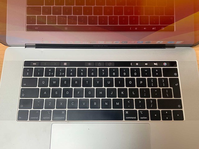 Apple - macbook pro - i7 / 16gb / 512gb / 15,4'' laptop - afbeelding 3 van  5