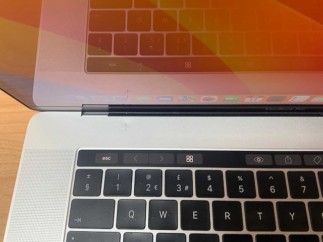 Apple - macbook pro - i7 / 16gb / 512gb / 15,4'' laptop - afbeelding 4 van  5