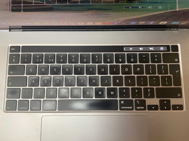 Apple - macbook pro - i7 / 16gb / 512gb / 16'' laptop - afbeelding 5 van  7