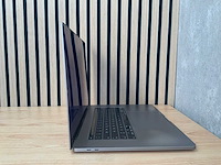 Apple - macbook pro - i7 / 16gb / 512gb / 16'' laptop - afbeelding 2 van  7