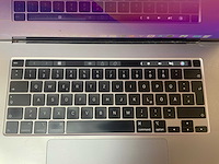 Apple - macbook pro - i7 / 16gb / 512gb / 16'' laptop - afbeelding 5 van  7